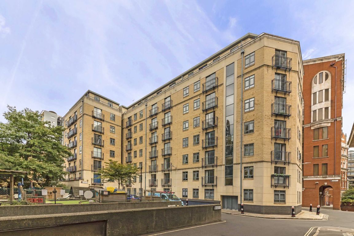 2 bed flat for sale in Bridgewater Square, London EC2Y Zoopla