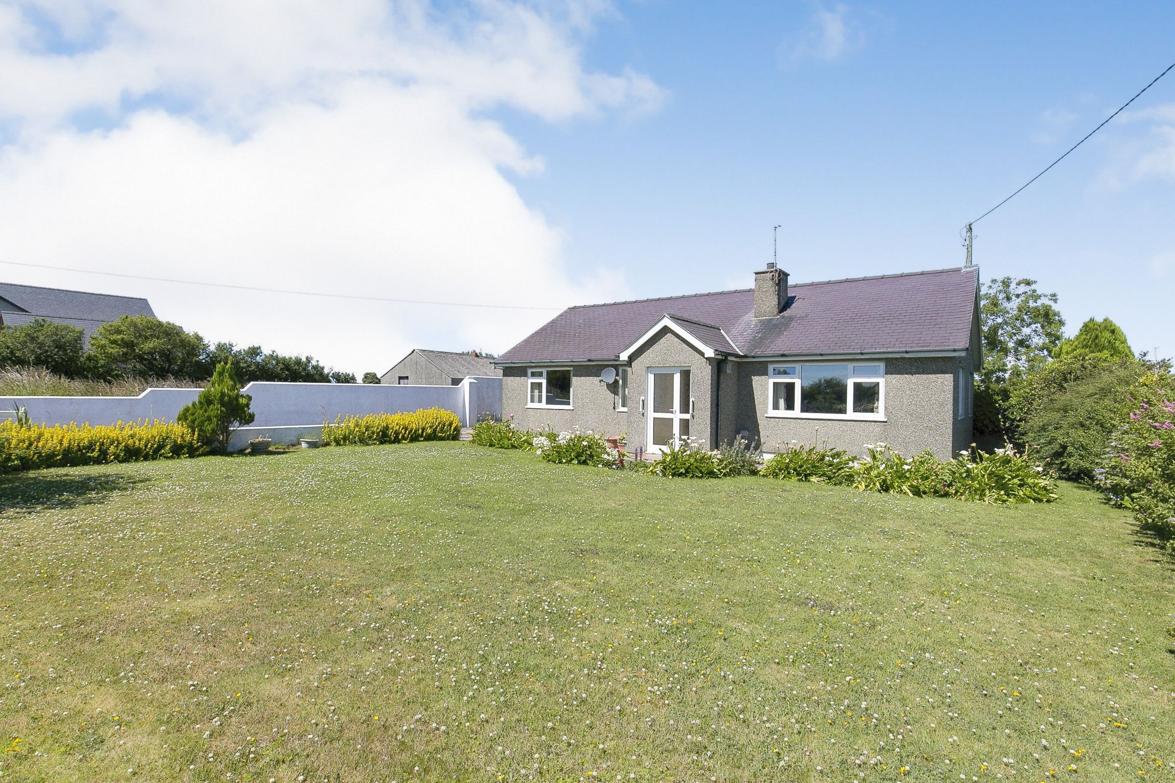 3 bed detached bungalow for sale in Rhoshirwaun, Pwllheli LL53 Zoopla