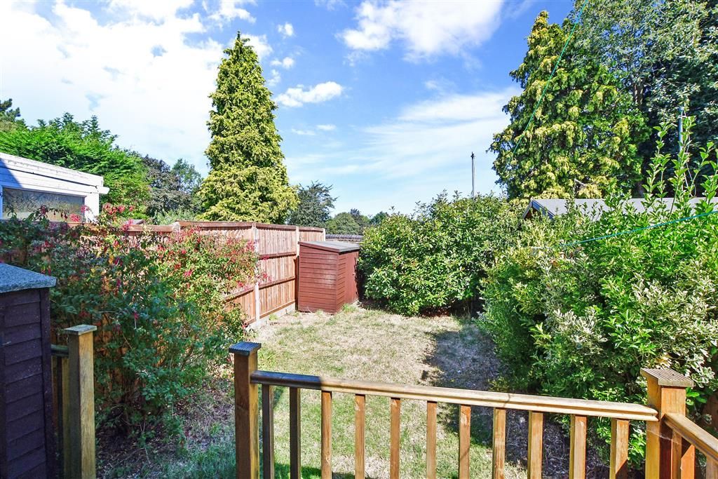 2 bed semidetached house for sale in North Bank Close, Strood