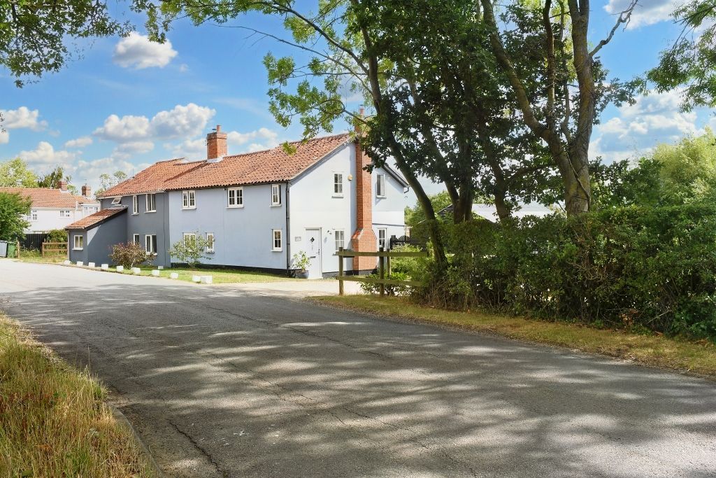 3 bed semidetached house for sale in Bonds Corner, Grundisburgh