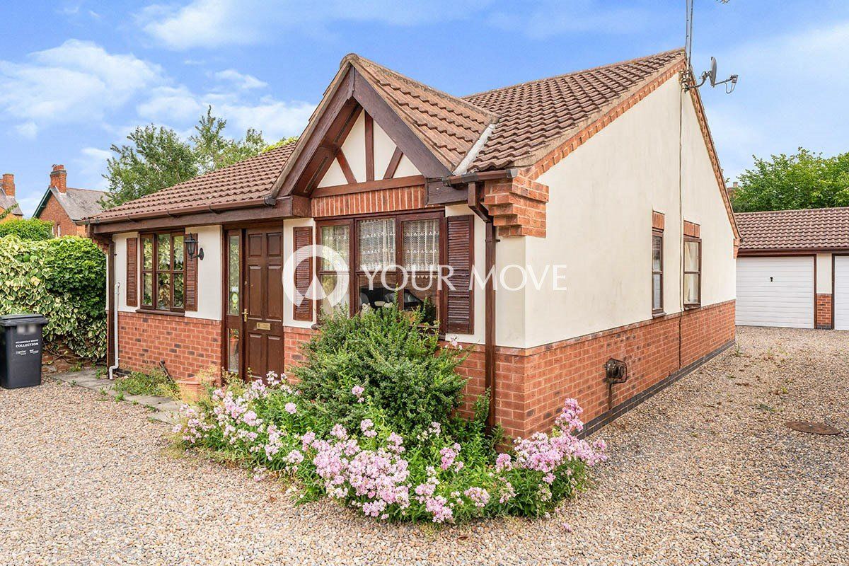 3 bed bungalow for sale in Albany Street, Loughborough, Leicestershire