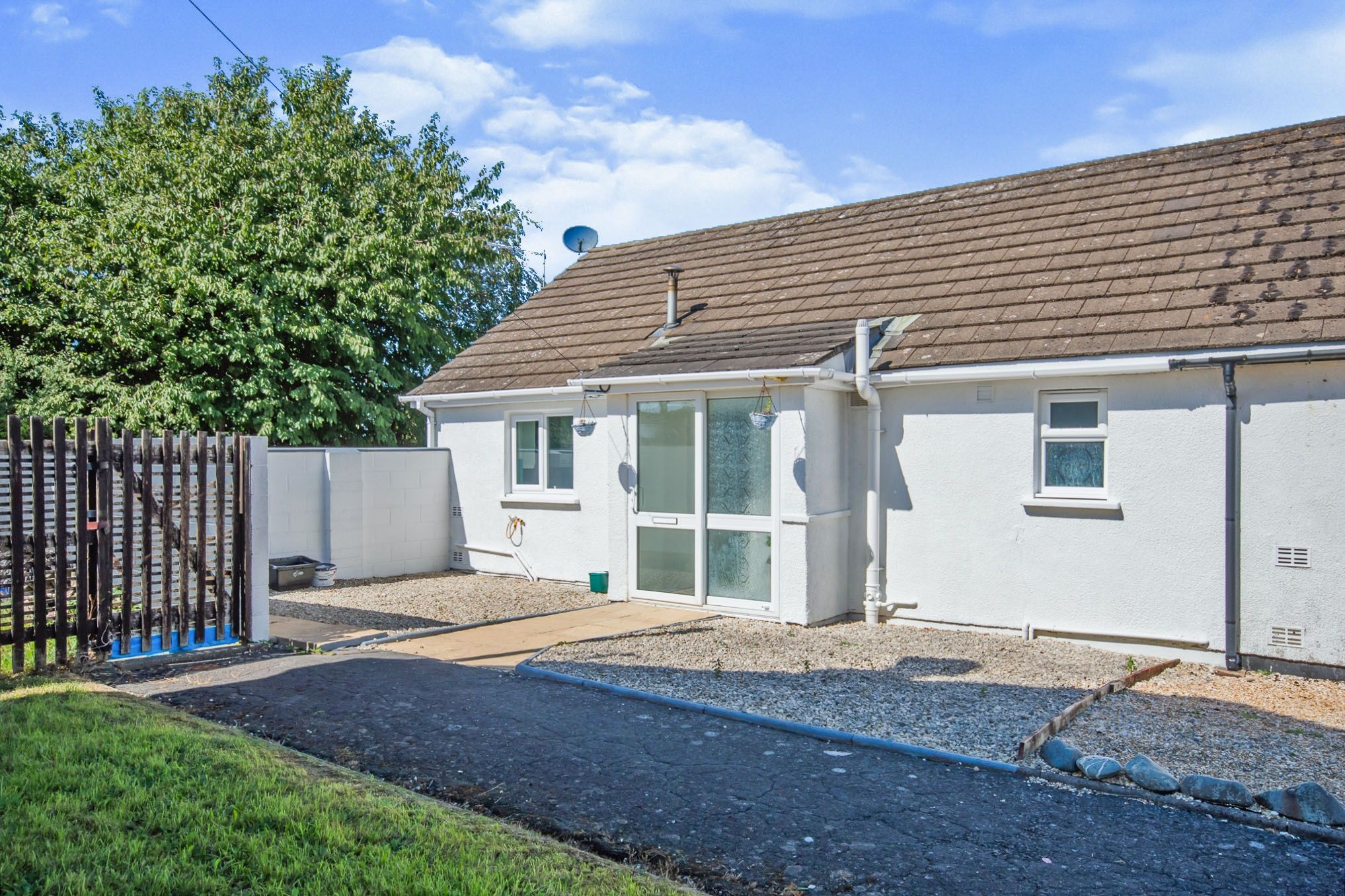 2 bed bungalow for sale in Heol Aberwennol, Borth SY24 Zoopla