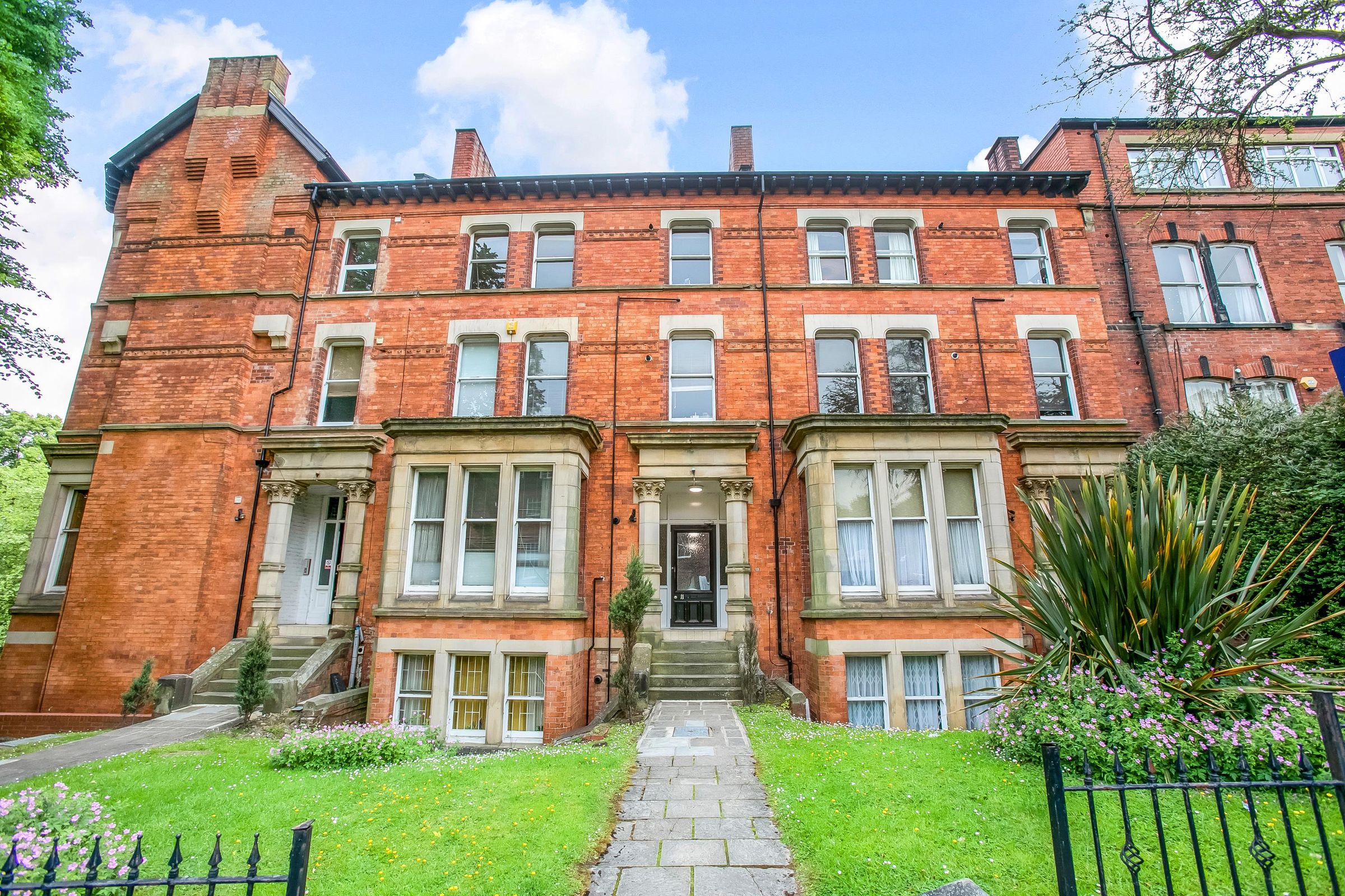 Chatsworth House, Hyde Terrace, Leeds LS2