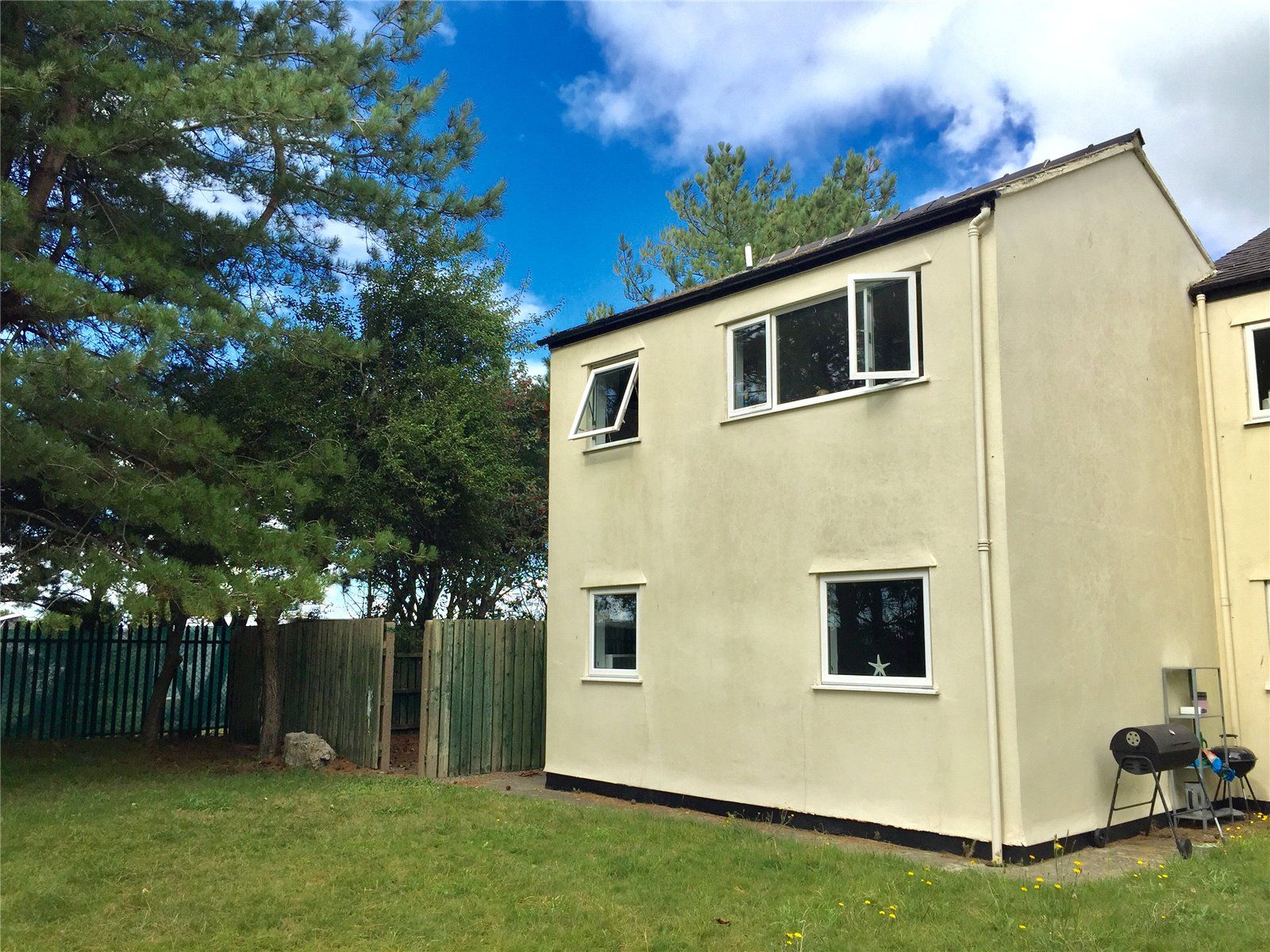 3 bed end terrace house for sale in Glan Gors, Harlech, Gwynedd LL46