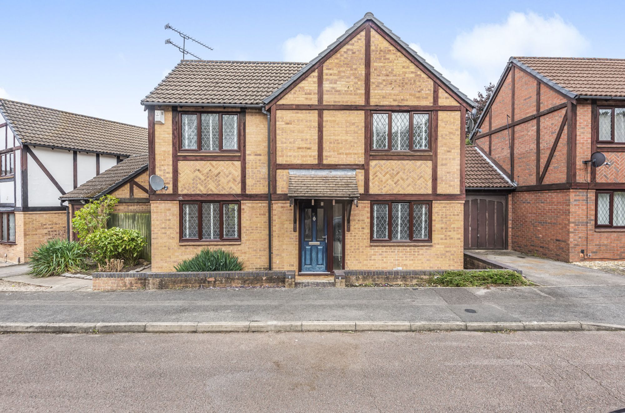 4 bed detached house to rent in Dorset Way, Wokingham RG41 Zoopla