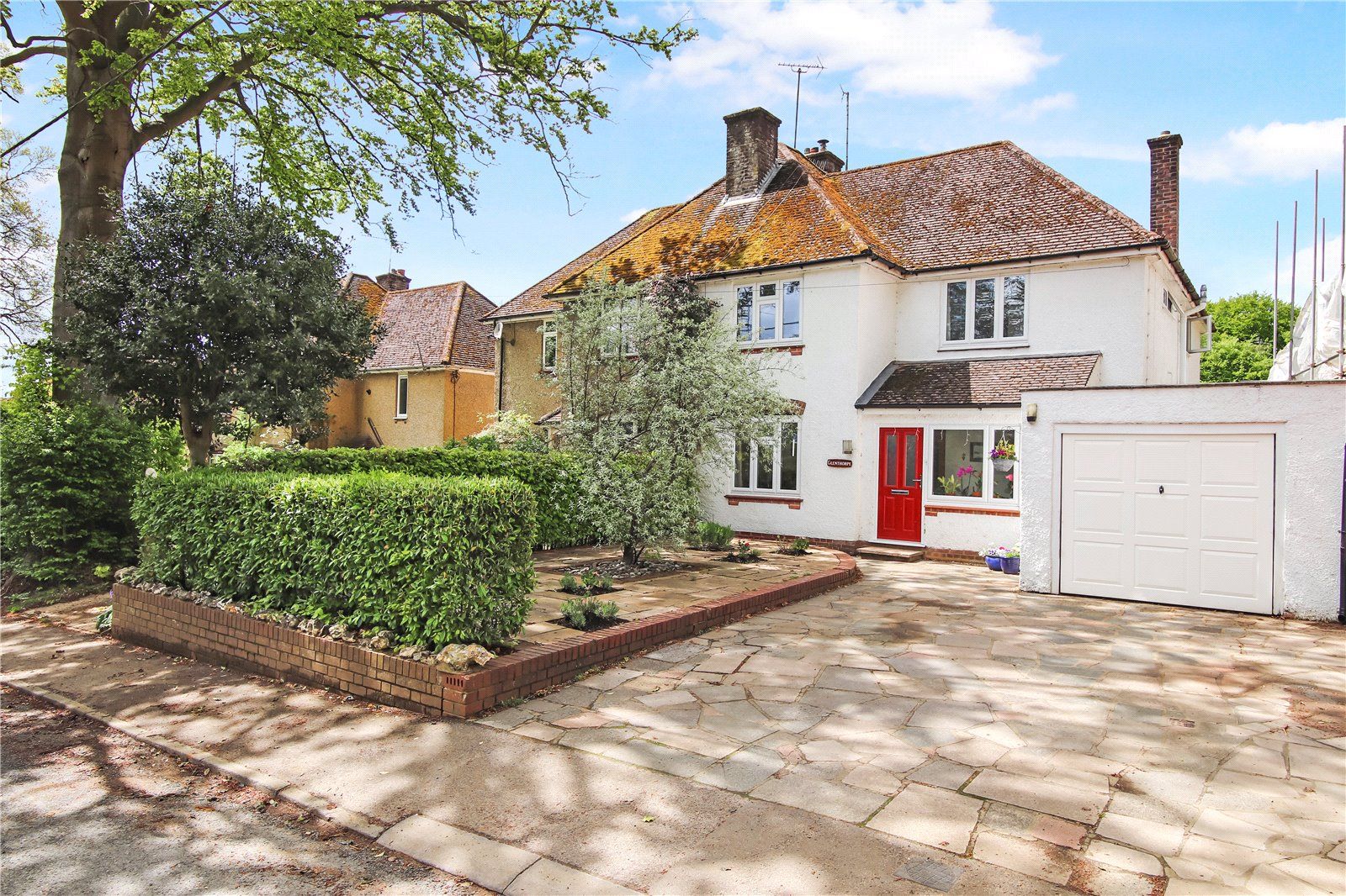 4 bed semidetached house for sale in Chesham Road, Wigginton, Tring