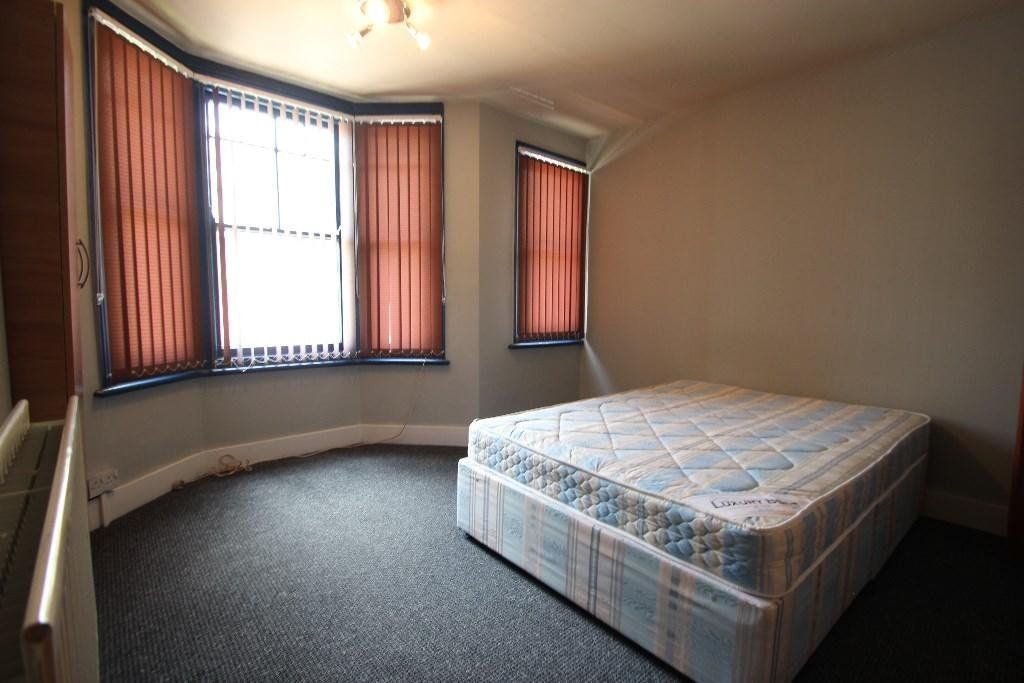 3 bed semidetached house to rent in Hughenden Road, High HP13