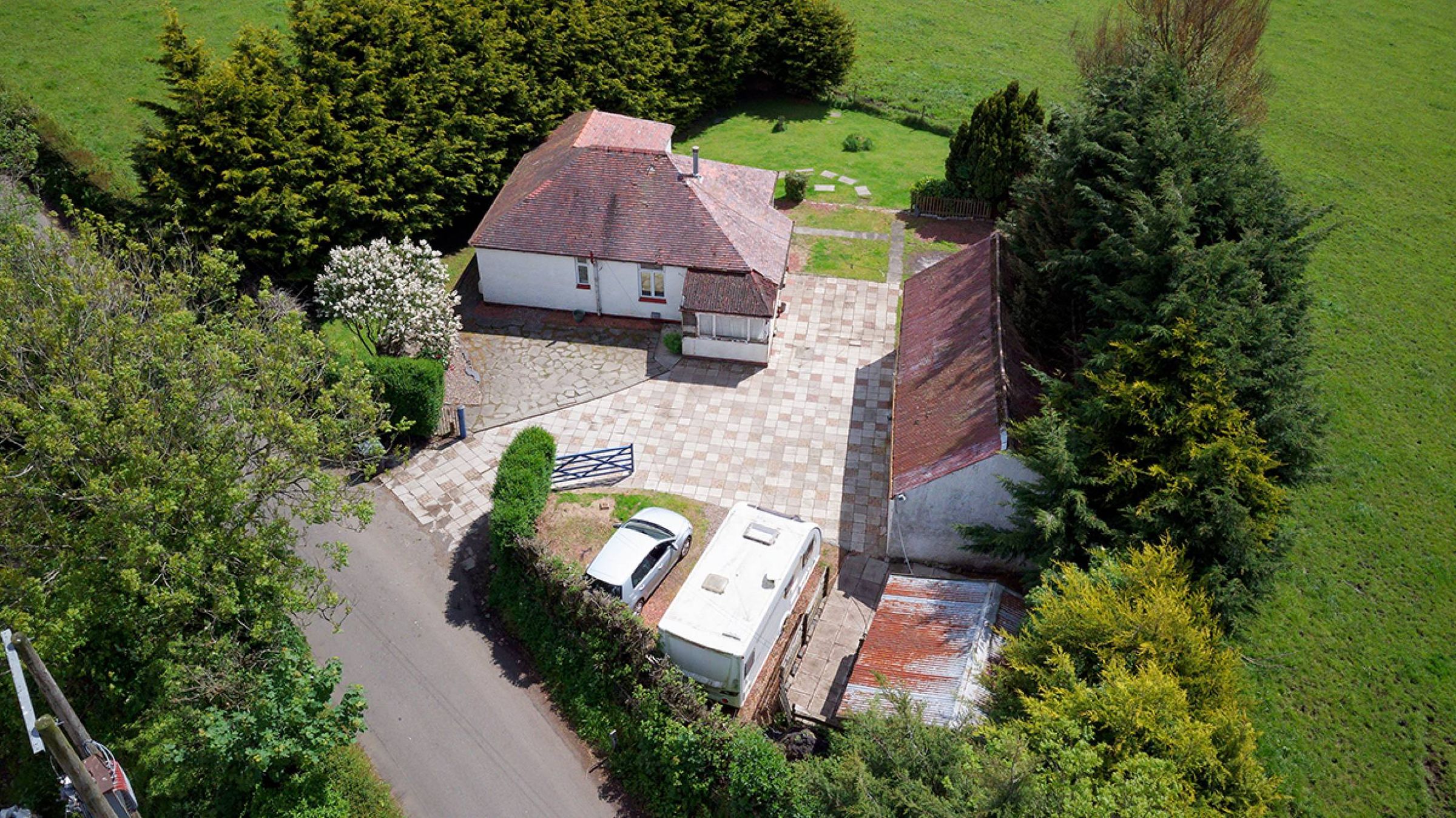 4 bed cottage for sale in Kaimhill Holdings Crosslee Road, Bridge Of