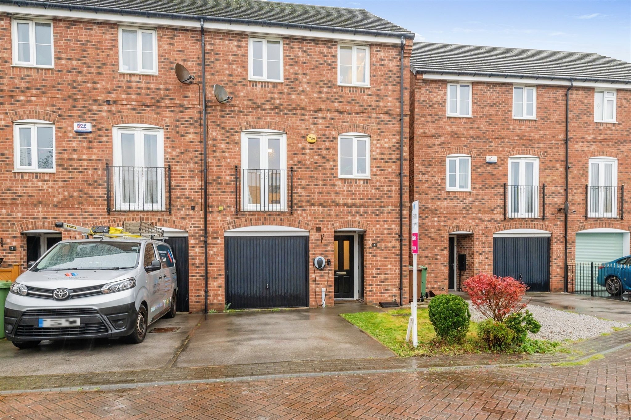 3 bed terraced house for sale in Hutton Close, Thornbury, Bradford BD3