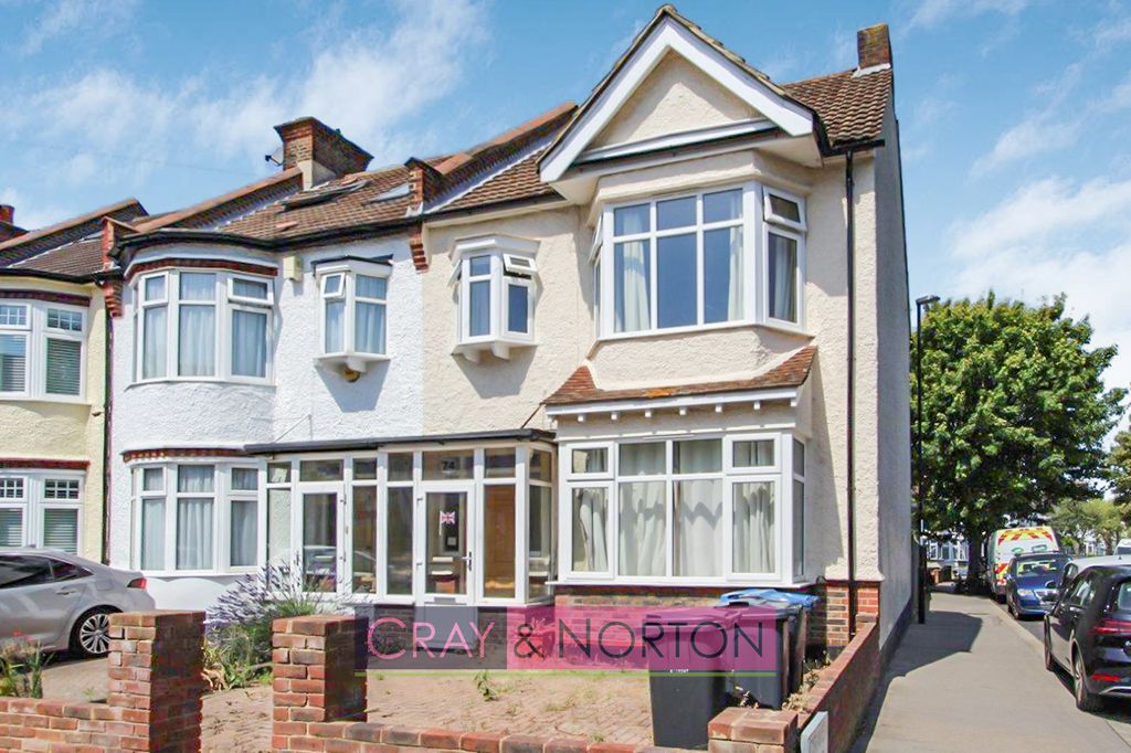 3 bed end terrace house to rent in Ashburton Avenue, CR0