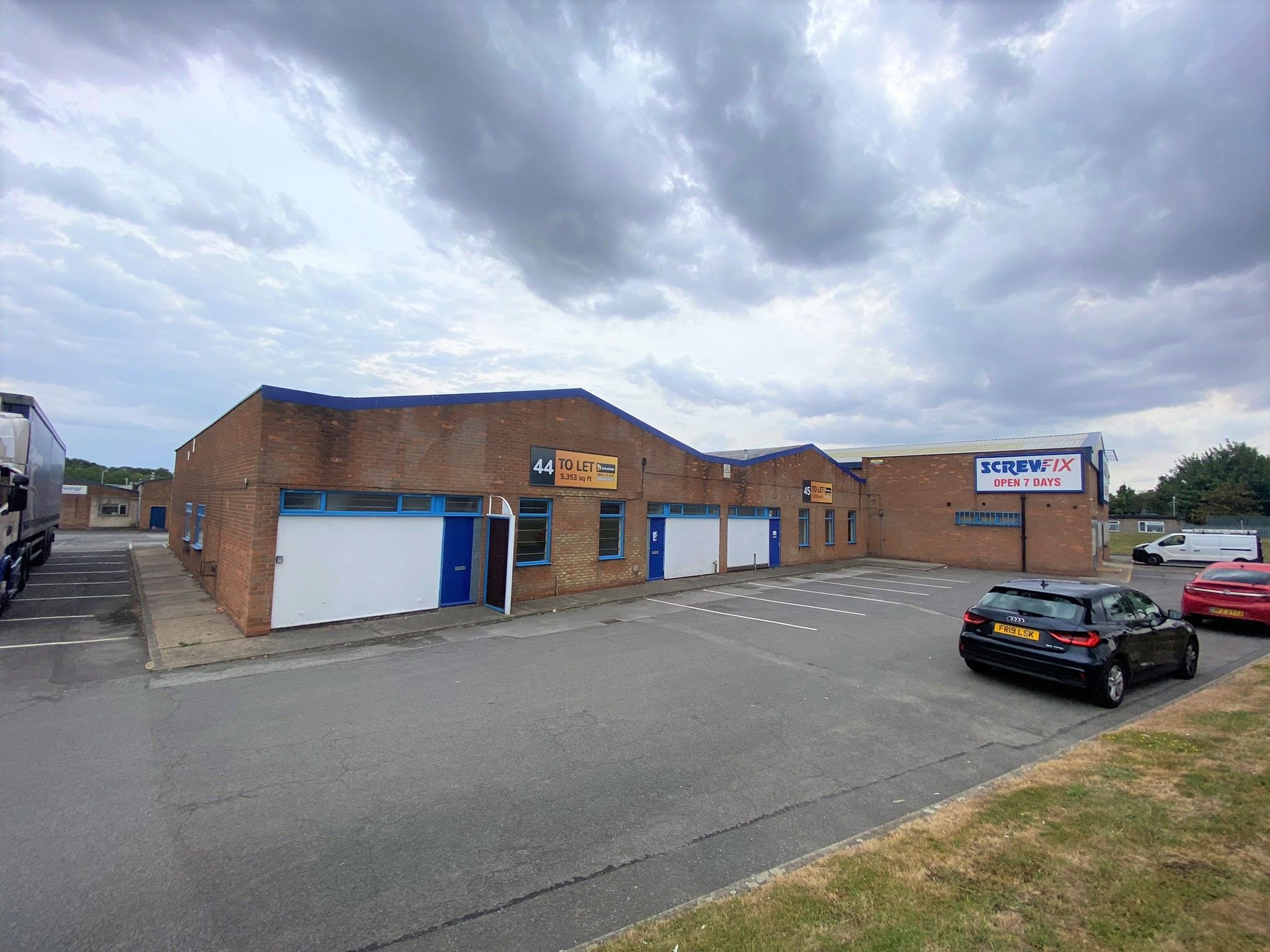 Light industrial to let in Corringham Road Industrial Estate