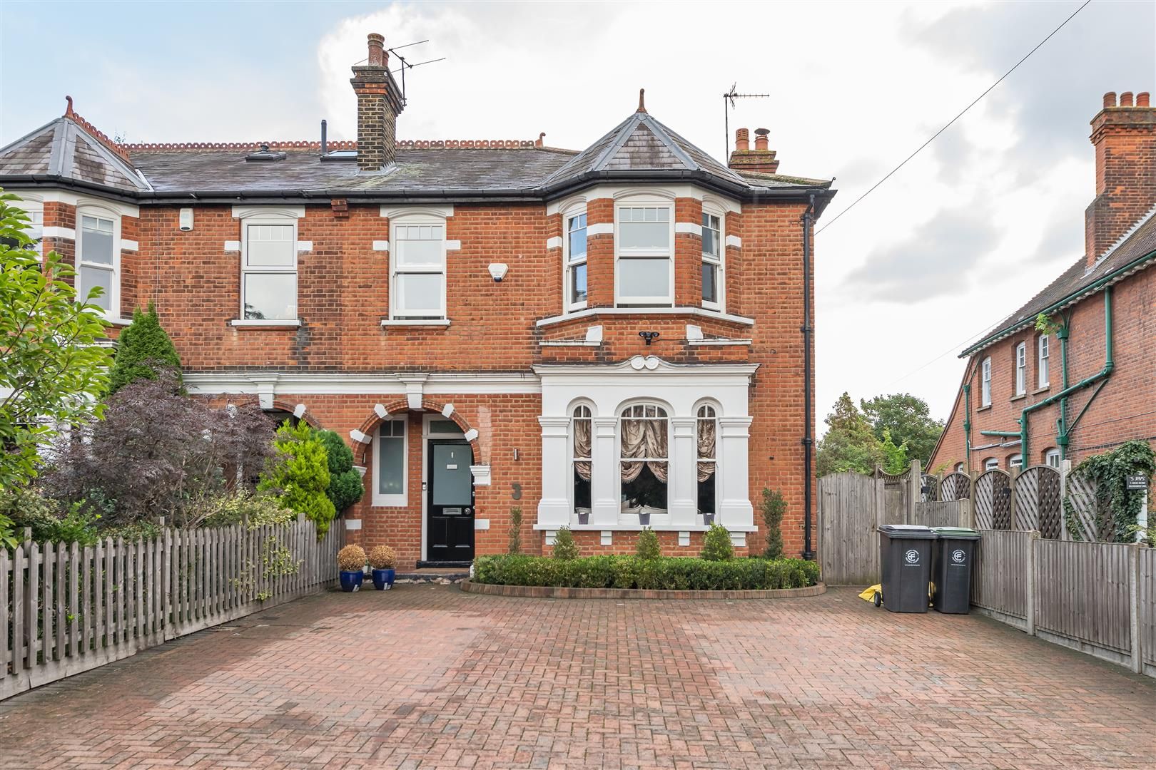 3 bed semidetached house for sale in High Road, Buckhurst Hill IG9