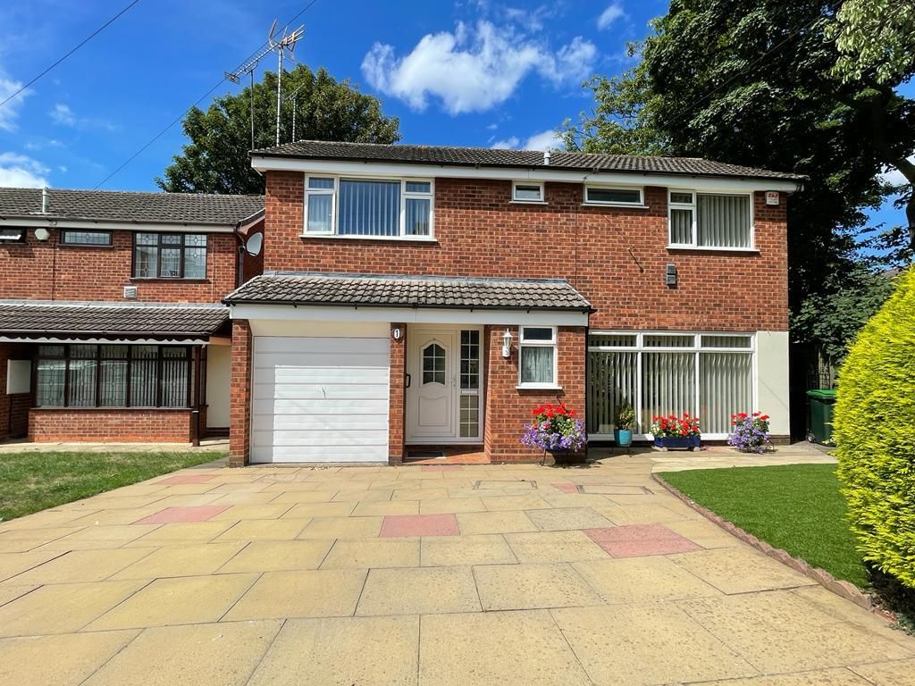 4 bed detached house for sale in Malvern Close, West Bromwich, West