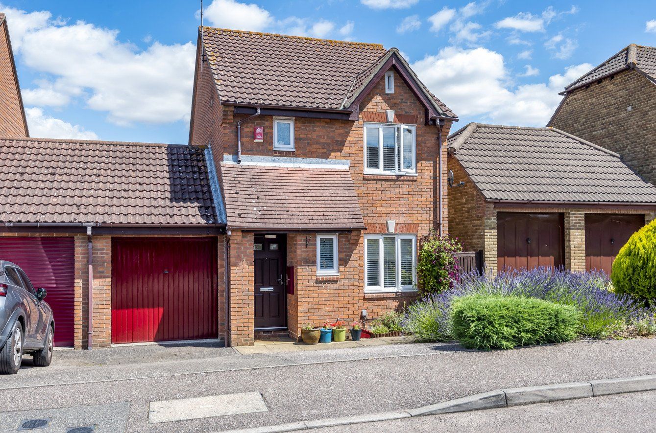3 bed linkdetached house for sale in Clover Avenue, Stortford