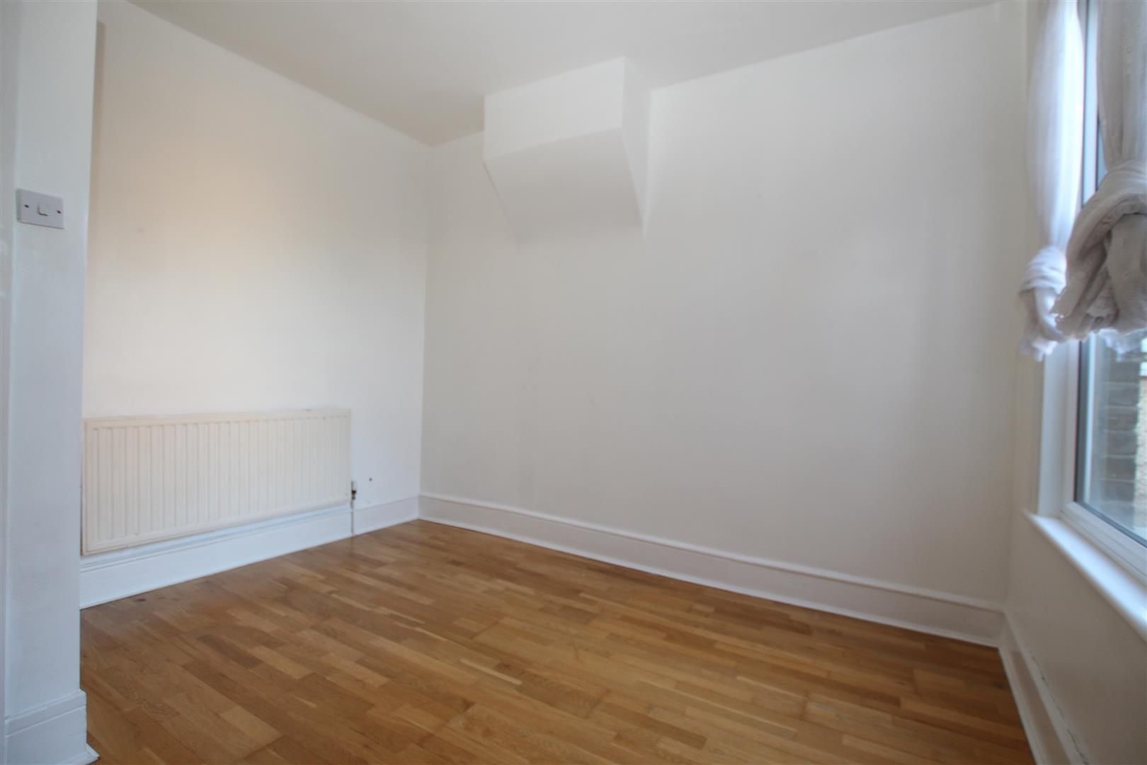 2 bed flat to rent in Melford Road, London E11 Zoopla