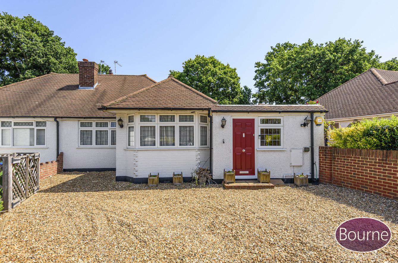4 bed semidetached bungalow for sale in King Avenue, WaltonOn
