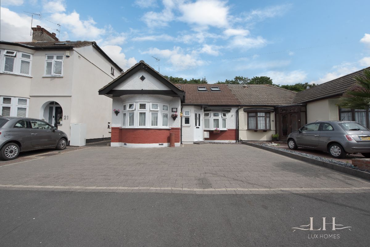 3 bed bungalow for sale in Westland Avenue, Hornchurch RM11 Zoopla