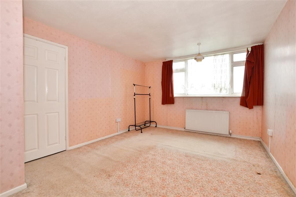 4 bed bungalow for sale in Elizabeth Gardens, Havenstreet, Ryde, Isle