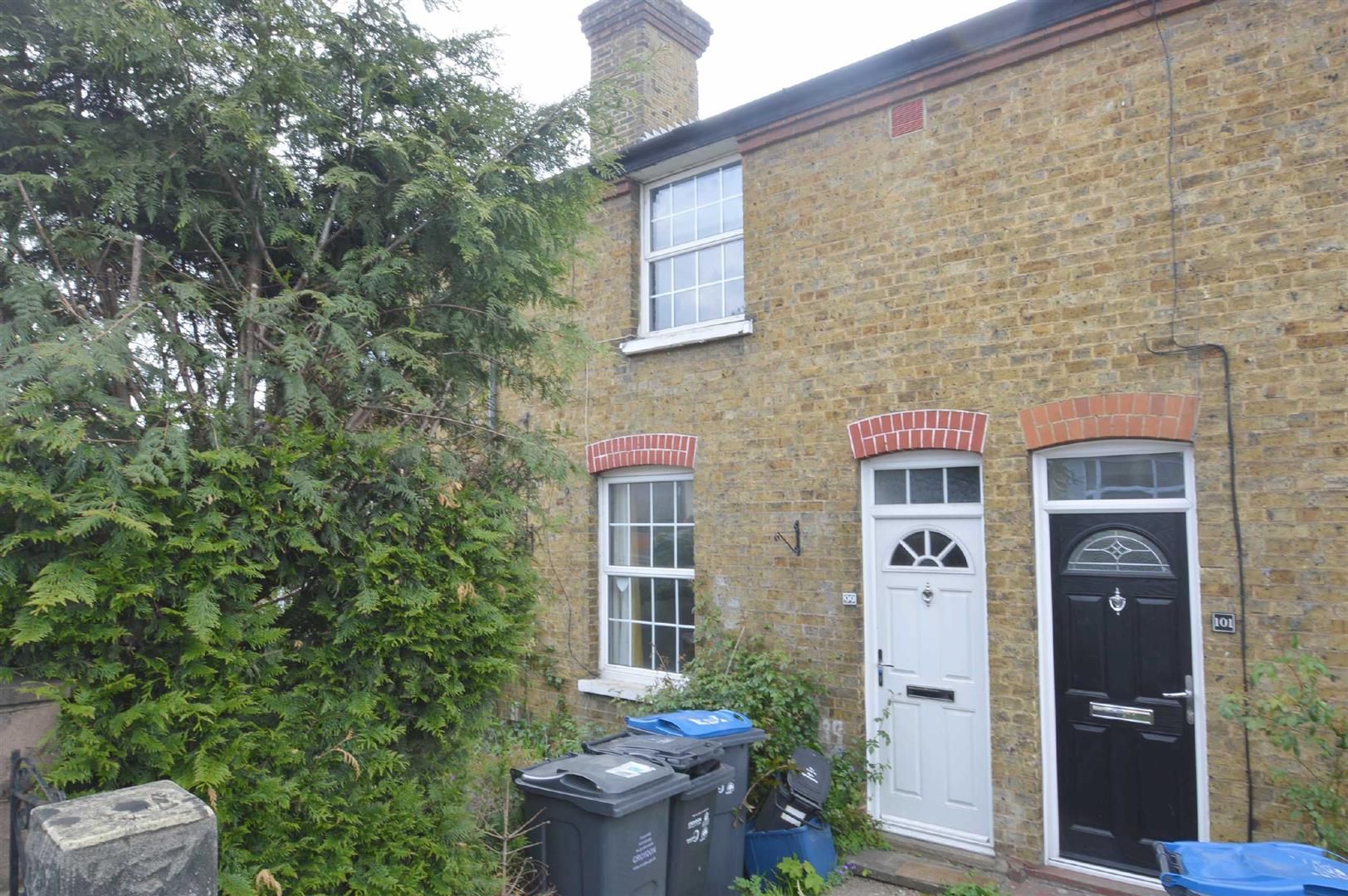 3 bed terraced house to rent in Chipstead Valley Road, Coulsdon CR5
