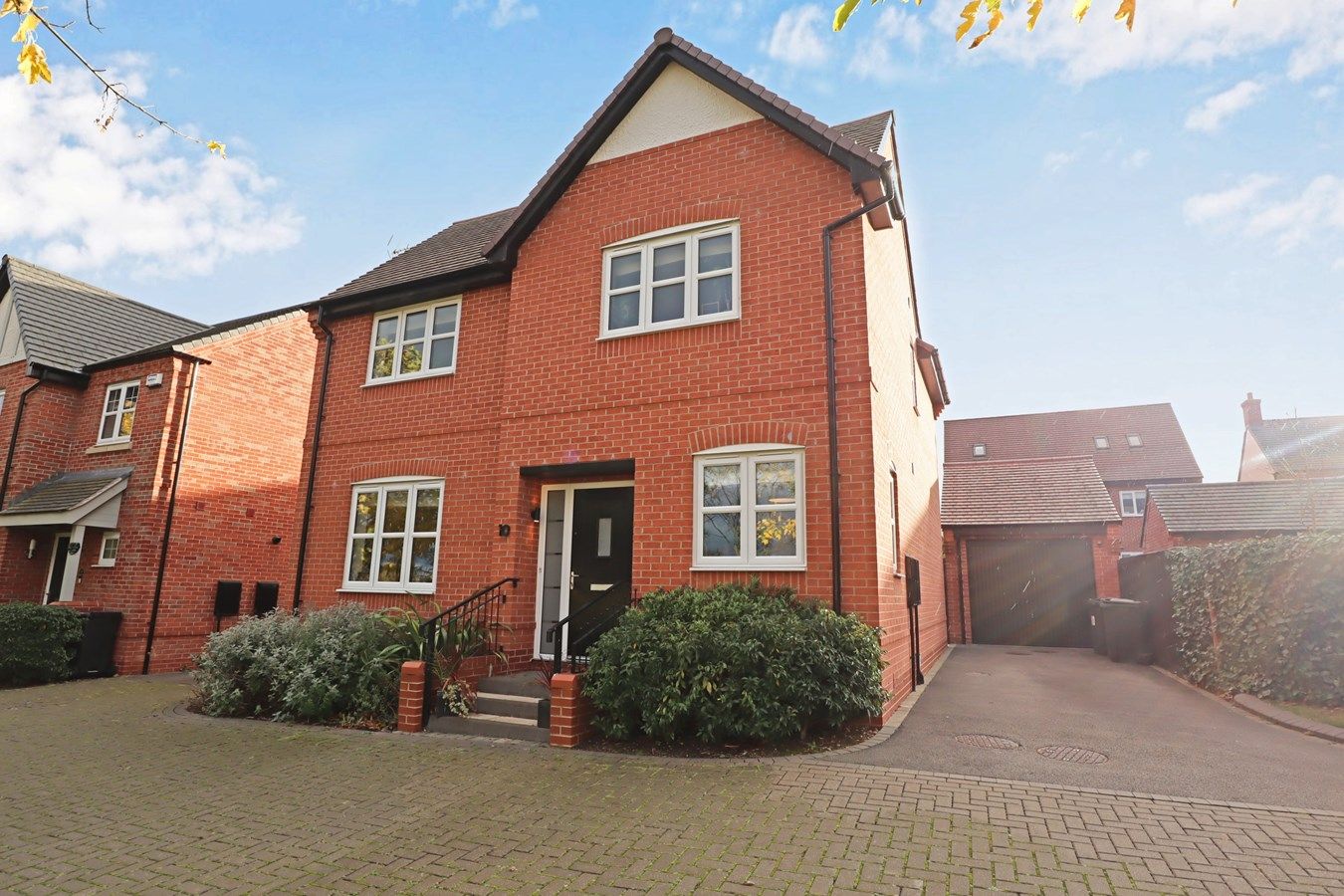 4 bed detached house for sale in Quincy Close, Bramcote Manor, Nuneaton