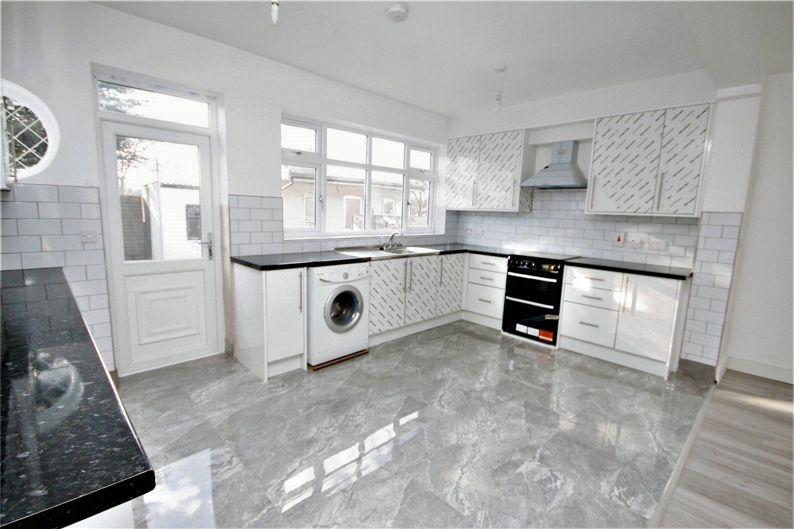 3 bed terraced house to rent in Thornton Road, Ilford IG1 Zoopla