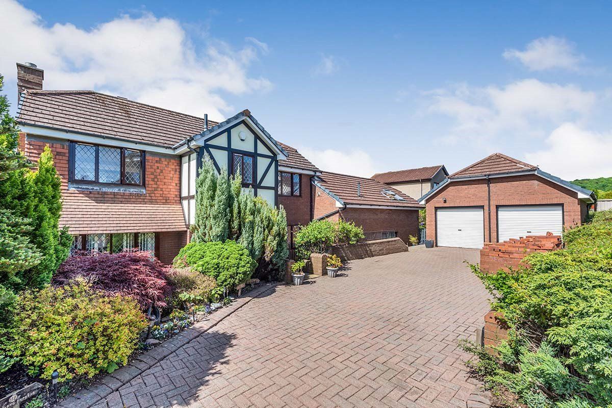 5 bed detached house for sale in Seafield Place, Dalgety Bay