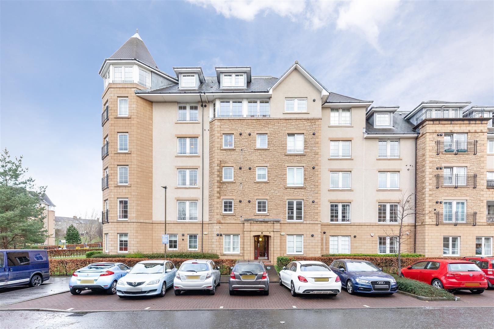 9/10 Powderhall Rigg, Edinburgh EH7  