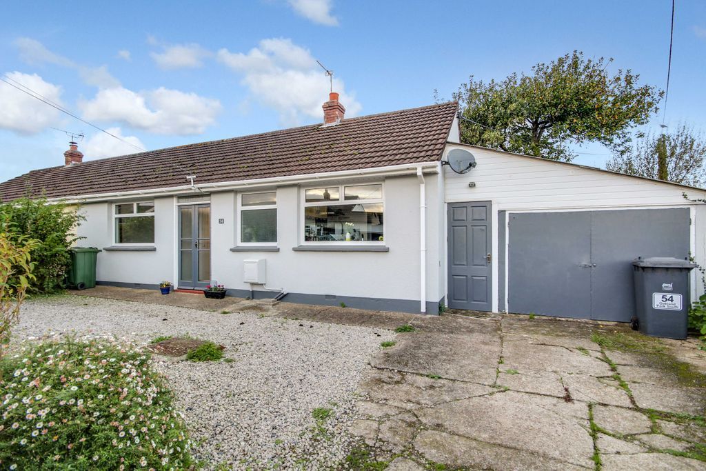 2 bed semidetached bungalow for sale in Oakland Park South