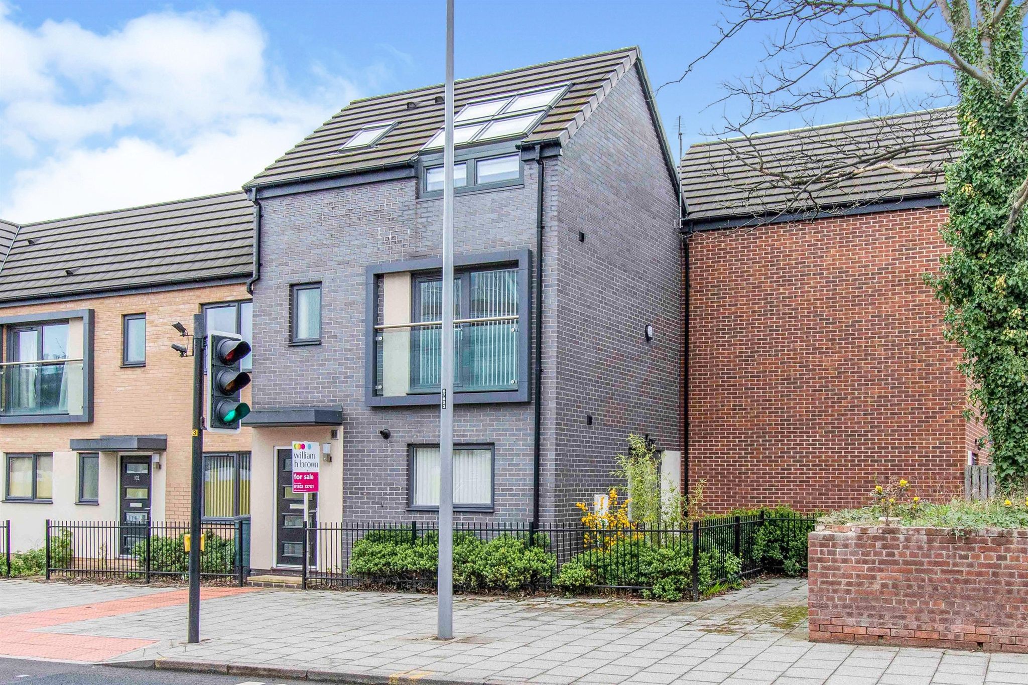 2 bed semidetached house for sale in College Road, Town Centre