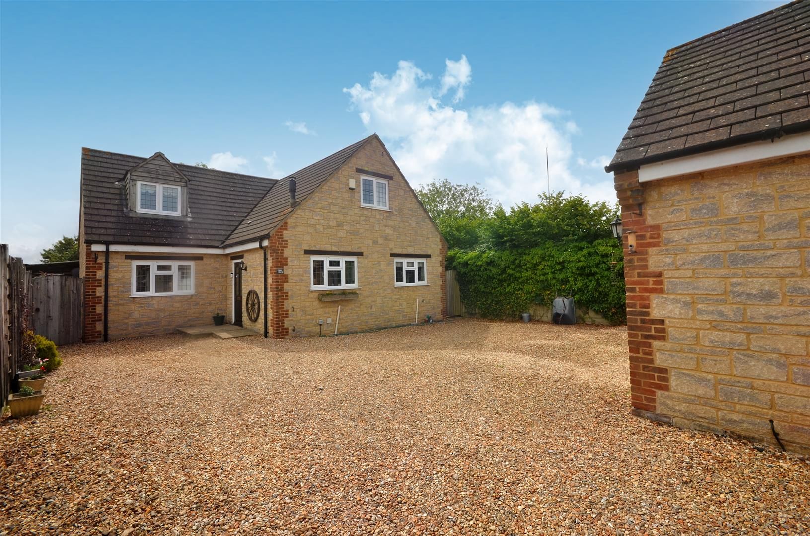 4 bed detached bungalow for sale in Back Lane, Kingston, Sturminster