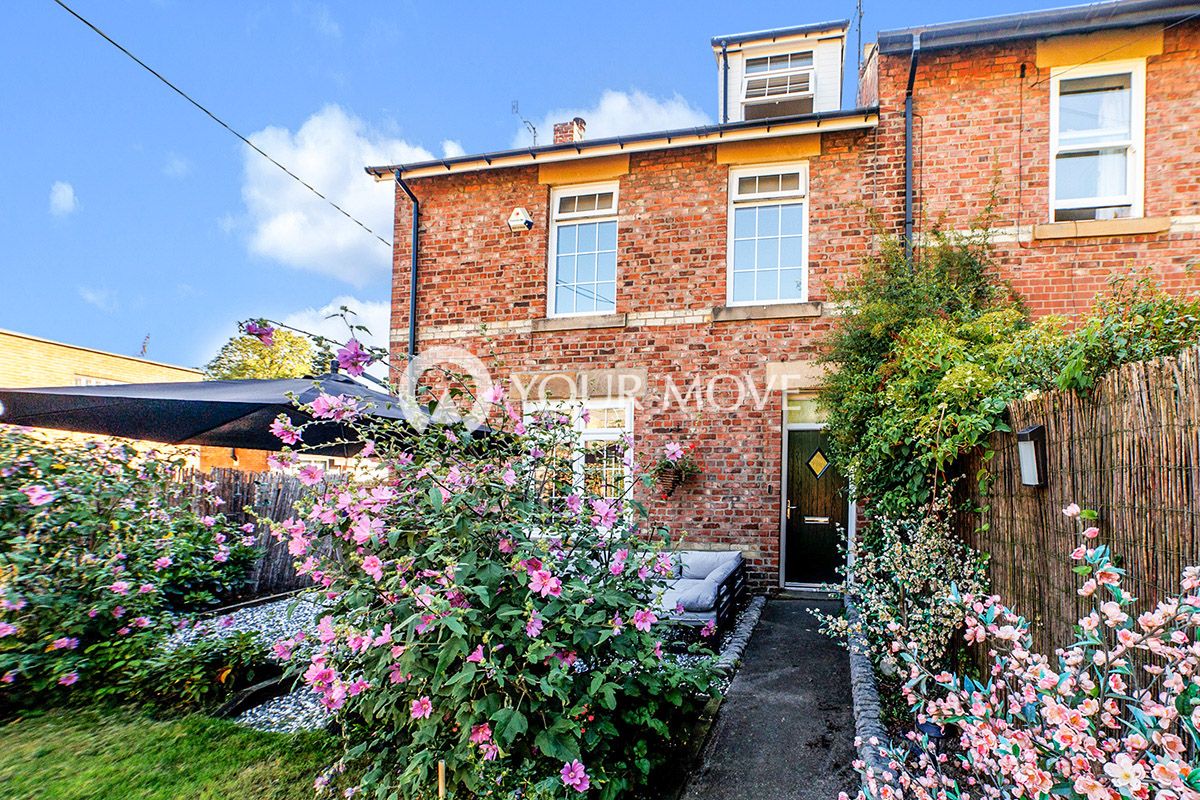 4 bed end terrace house for sale in Greenfield Place, Ryton, Tyne And