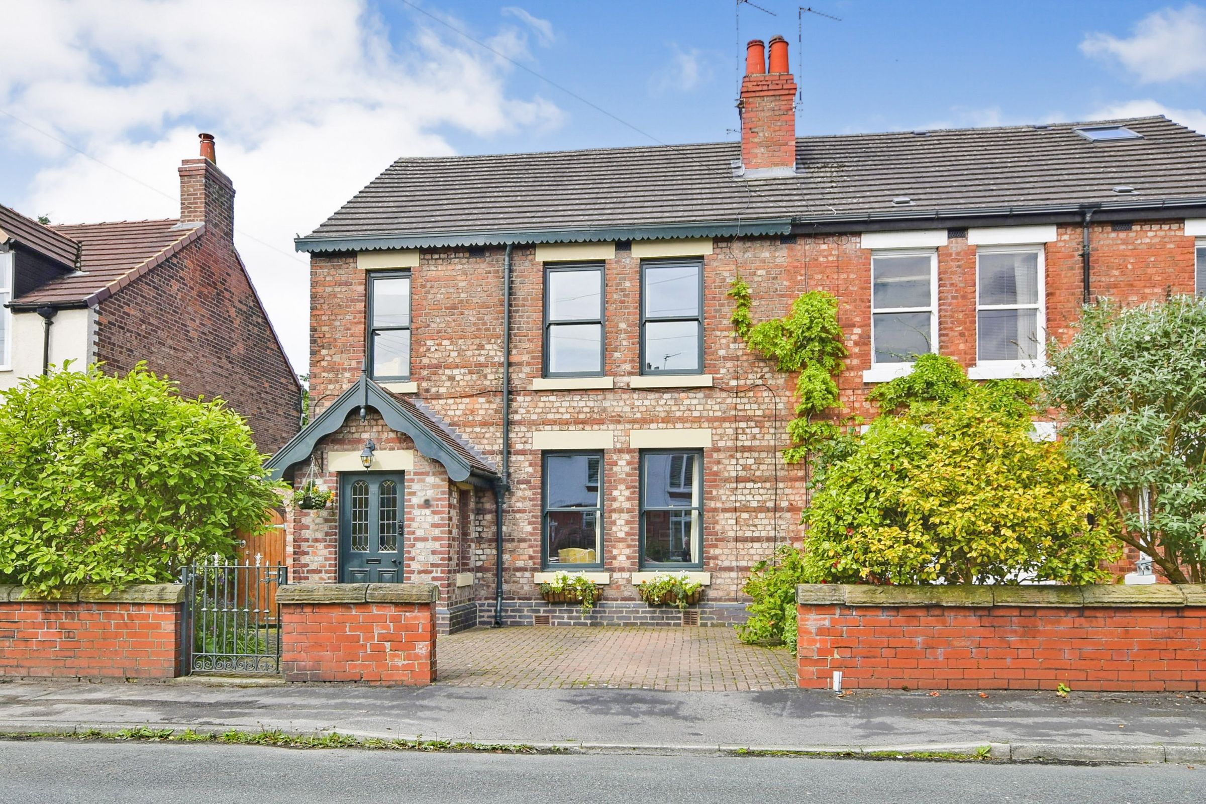 4 bed semidetached house for sale in Knowsley Road, Macclesfield