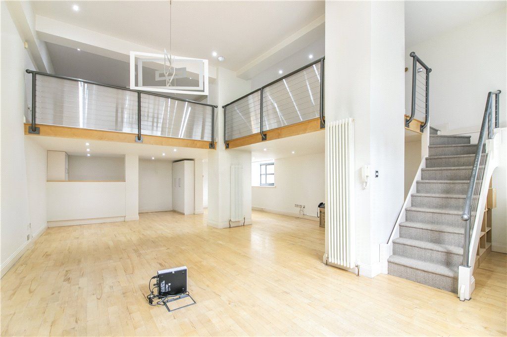 La Gare, 51 Surrey Row, London SE1