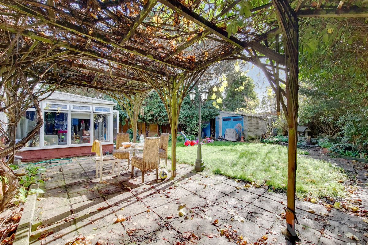 7 bed detached house for sale in Ellesmere Road, London W4 Zoopla