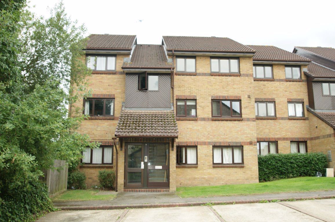 2 bed flat to rent in Littlebrook Avenue, Burnham, Slough SL2 Zoopla
