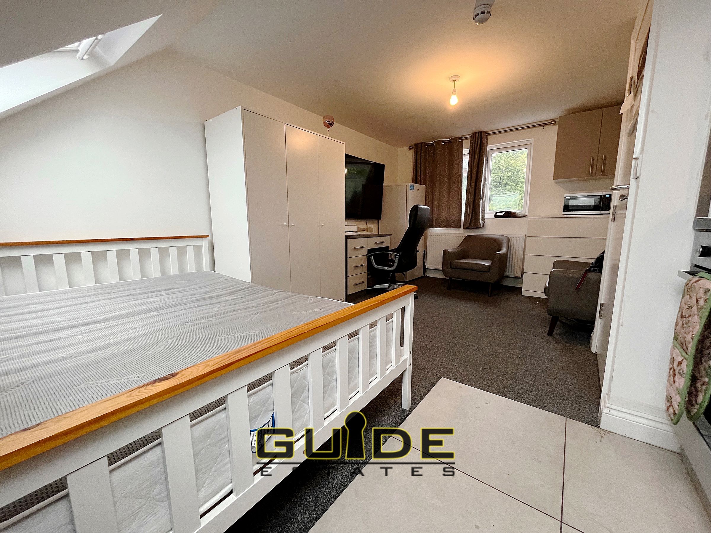 Studio to rent in North Drive, Hounslow TW3 Zoopla