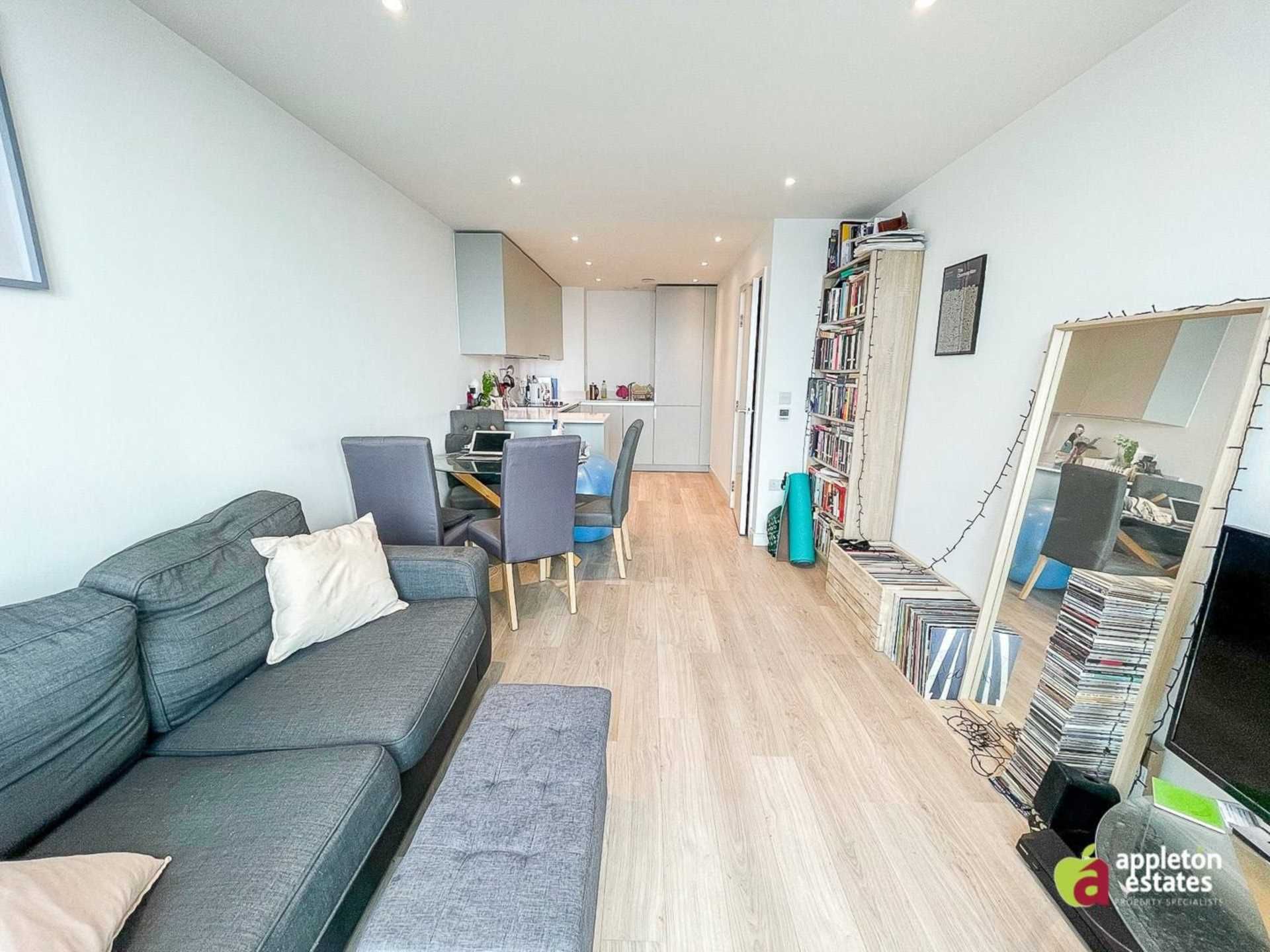 Pinnacle Apartments, Saffron Square, Central Croydon CR0  