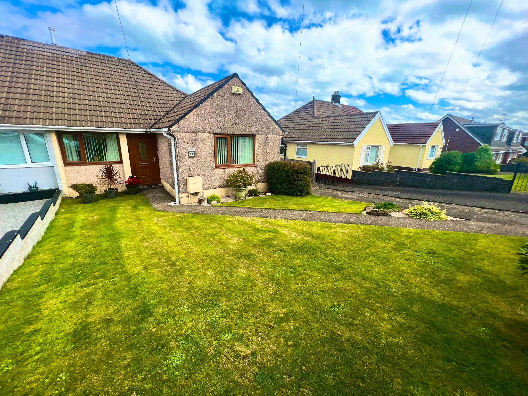 3 bed semidetached bungalow for sale in Penrhiw Road, Morriston