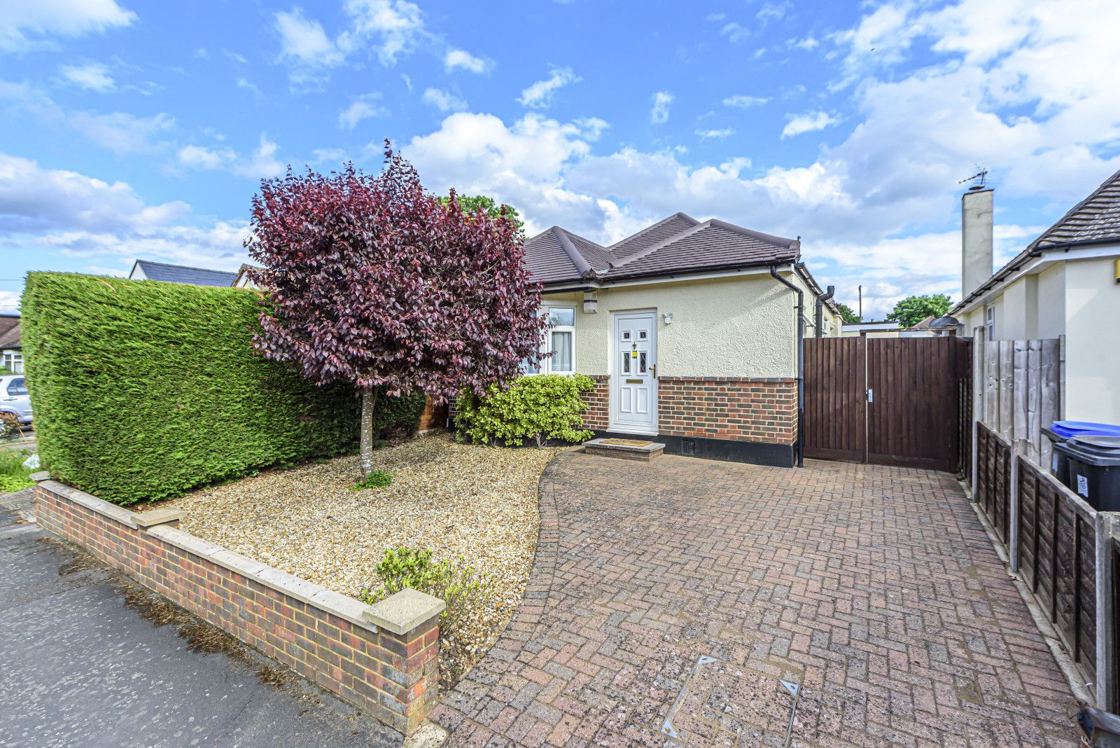 2 bed bungalow for sale in Woodlands Avenue, West Byfleet KT14 Zoopla