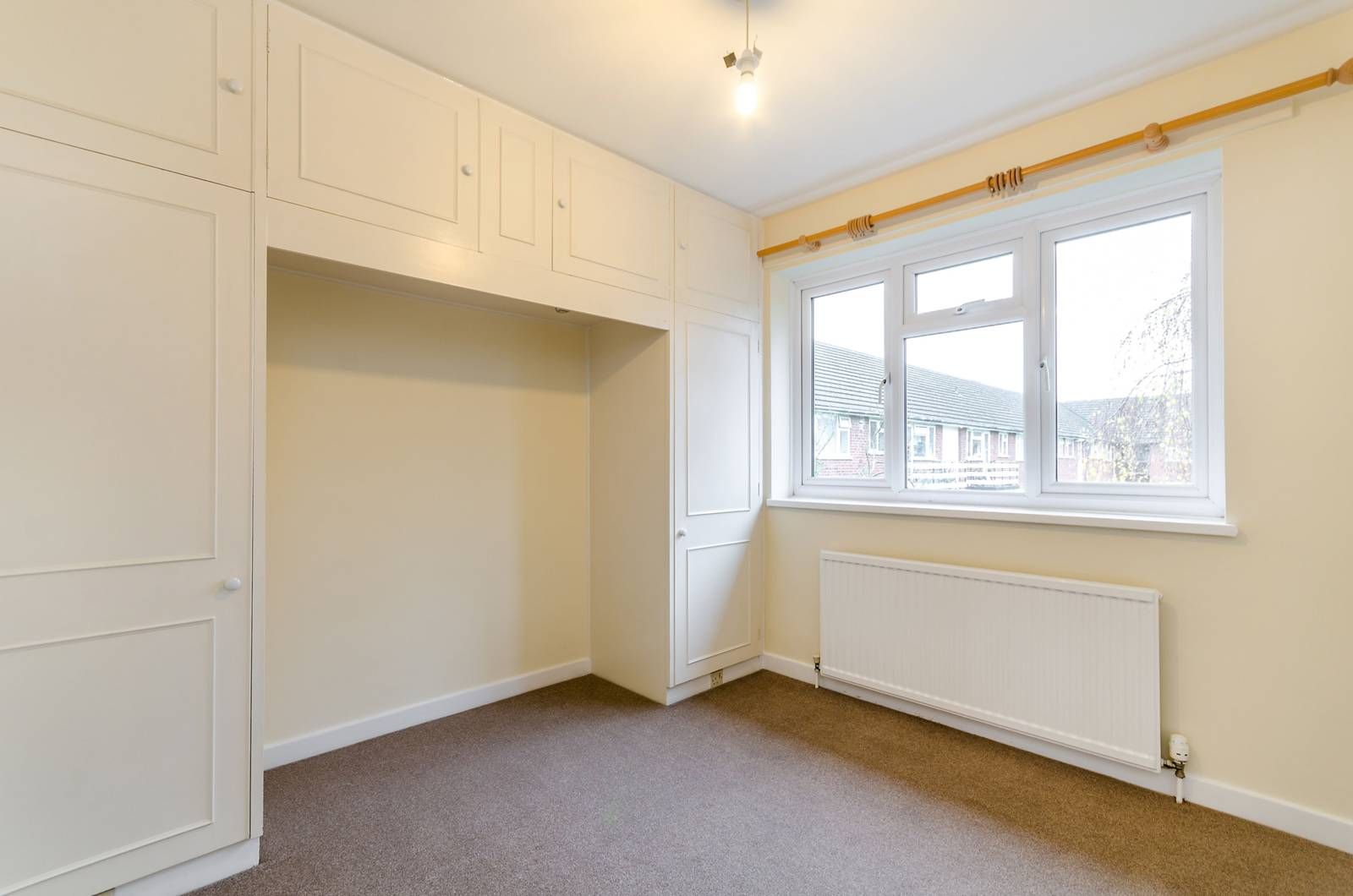 2 bed flat to rent in Lovelace Gardens, Surbiton KT6 Zoopla