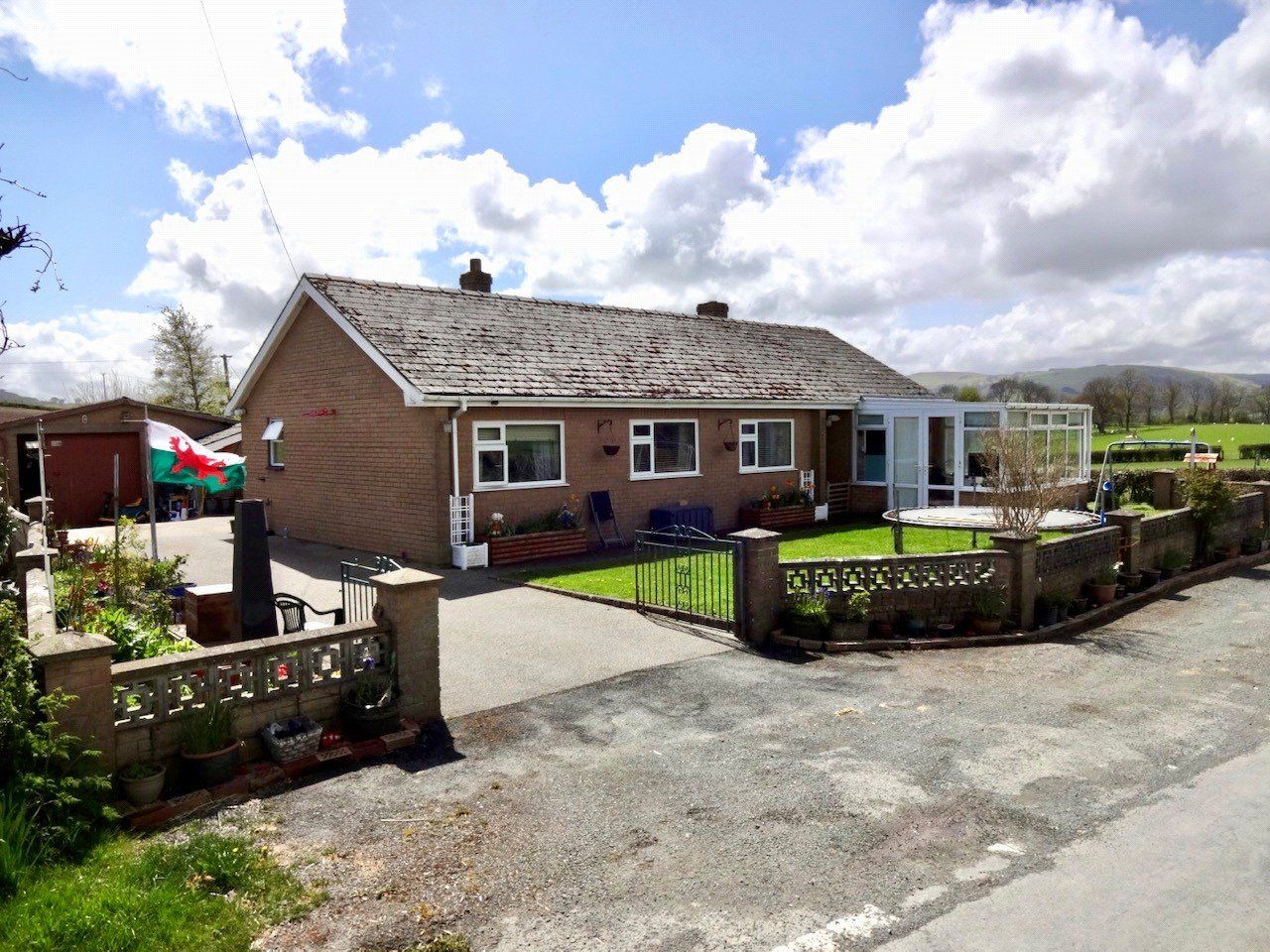 4 bed bungalow for sale in Argoed Lane, Trefeglwys, Caersws, Powys SY17