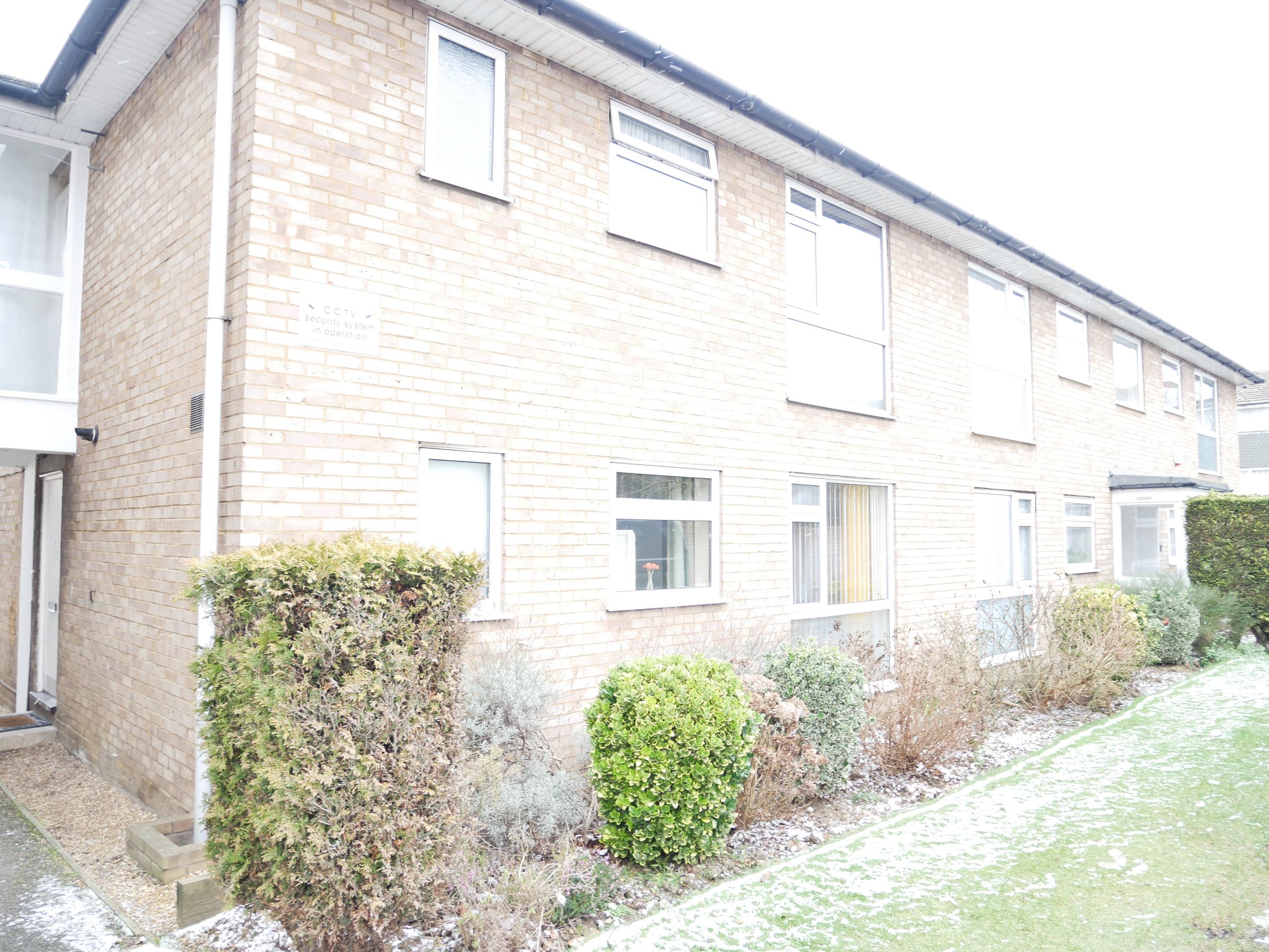 2 bed flat to rent in Nigel Close, Northolt UB5 Zoopla