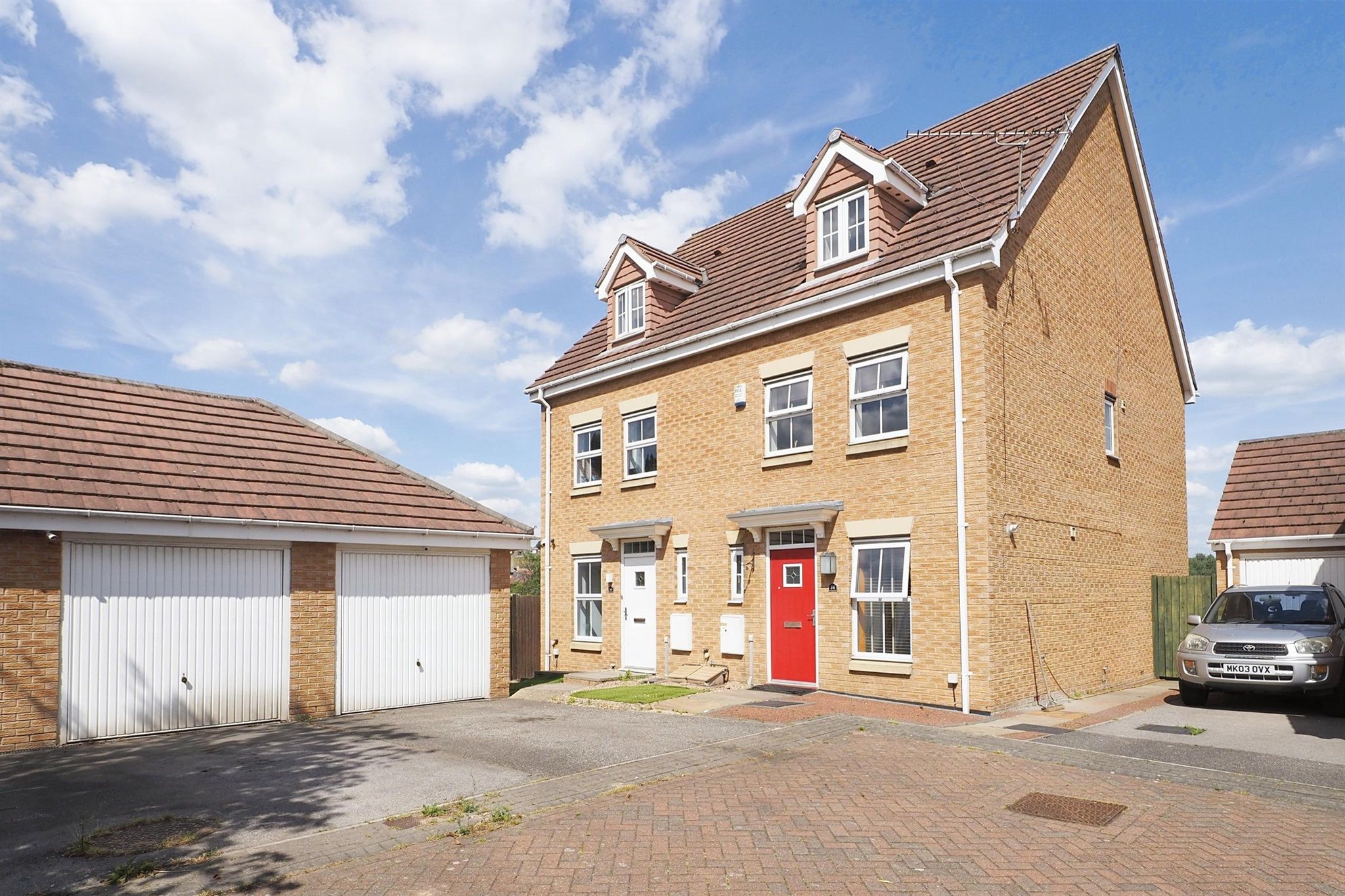 3 bed semidetached house for sale in Town Lands Close, Wombwell