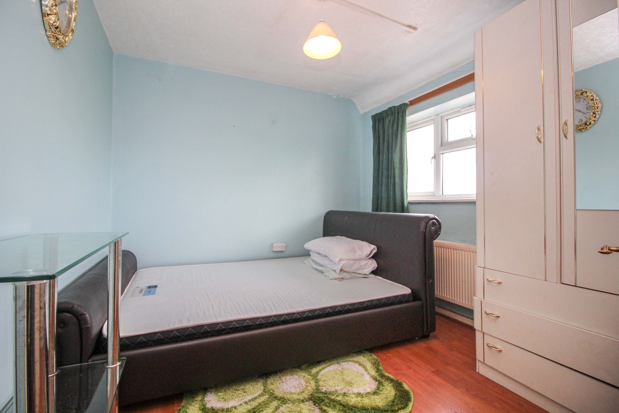 Room to rent in Room 1, Sugden Way, Barking IG11 Zoopla