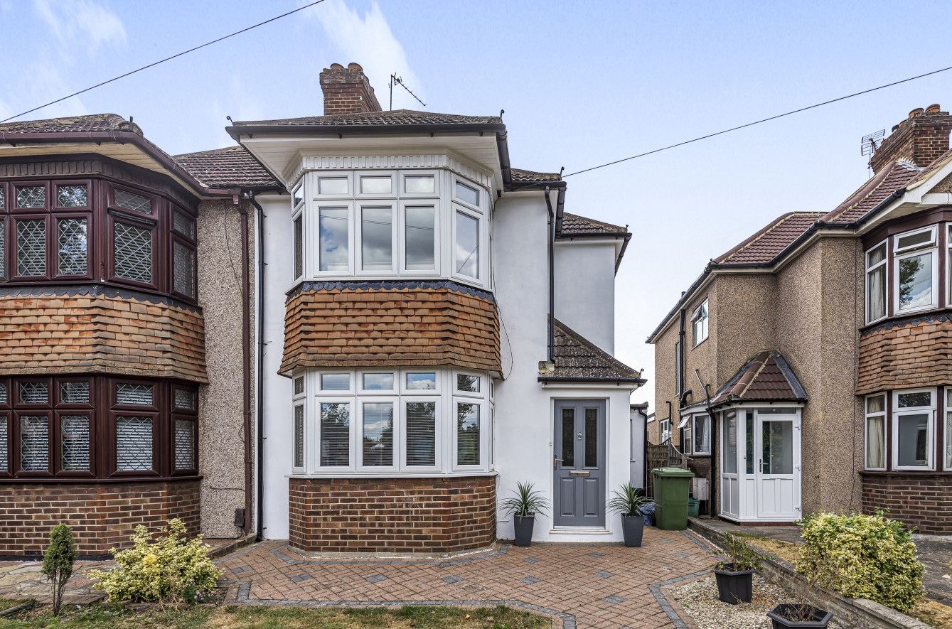 4 bed semidetached house for sale in Cray Avenue, Orpington BR5 Zoopla