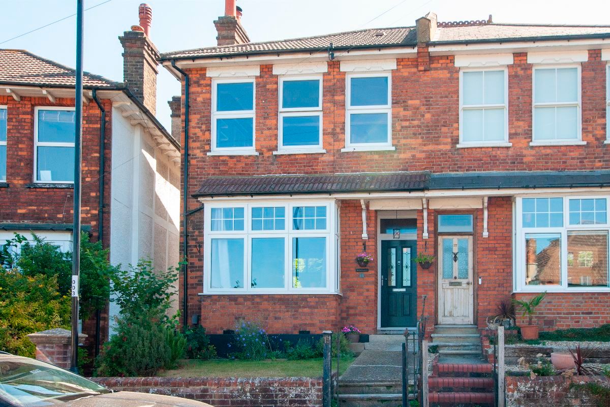 3 bed semidetached house to rent in Fairdene Road, Coulsdon CR5 Zoopla