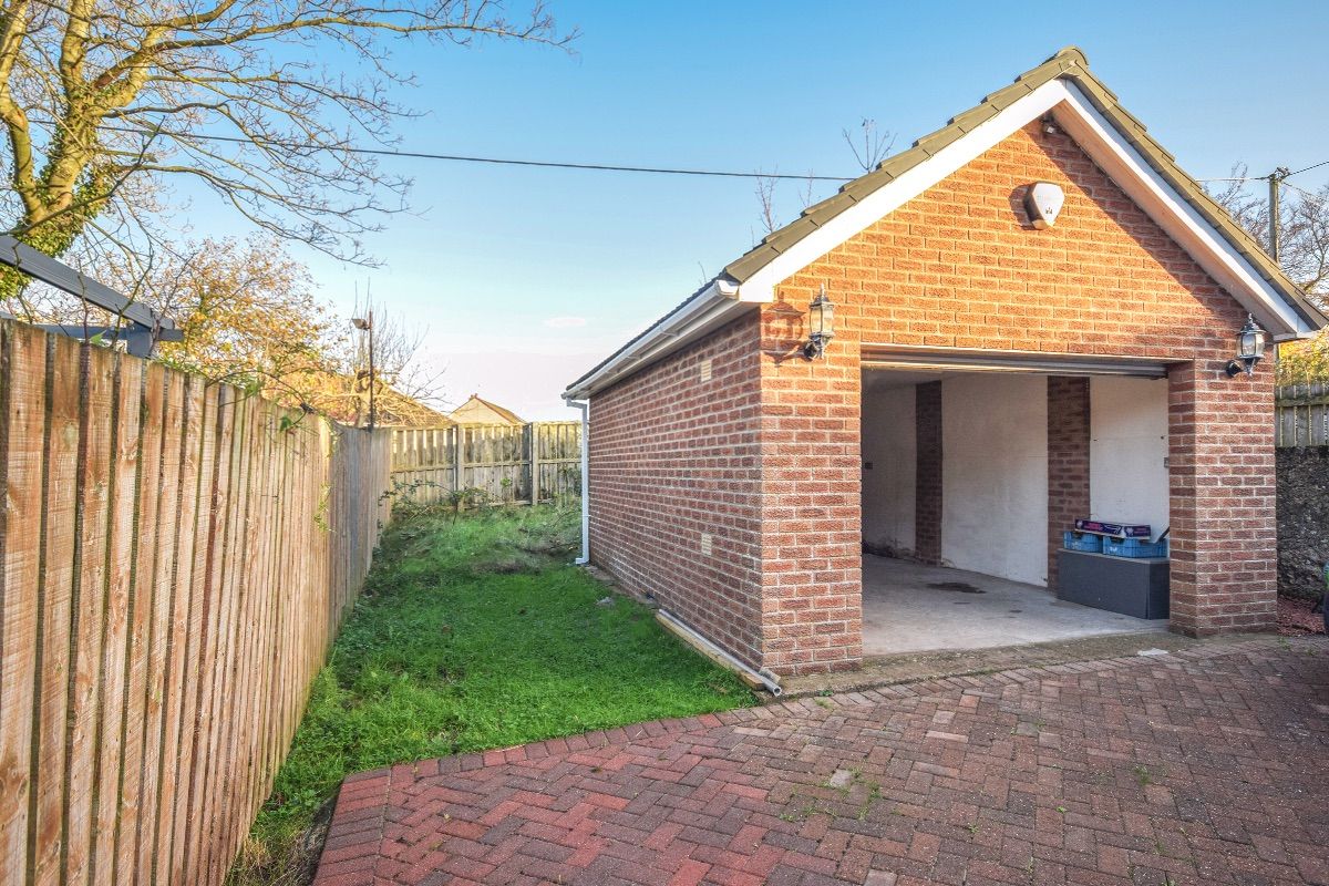 2 bed end terrace house for sale in Hareleeshill Road, Larkhall ML9 Zoopla