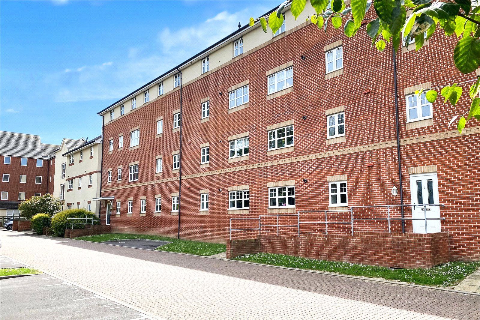 2 bed flat to rent in Butts Mead, Wick, Littlehampton, West Sussex BN17