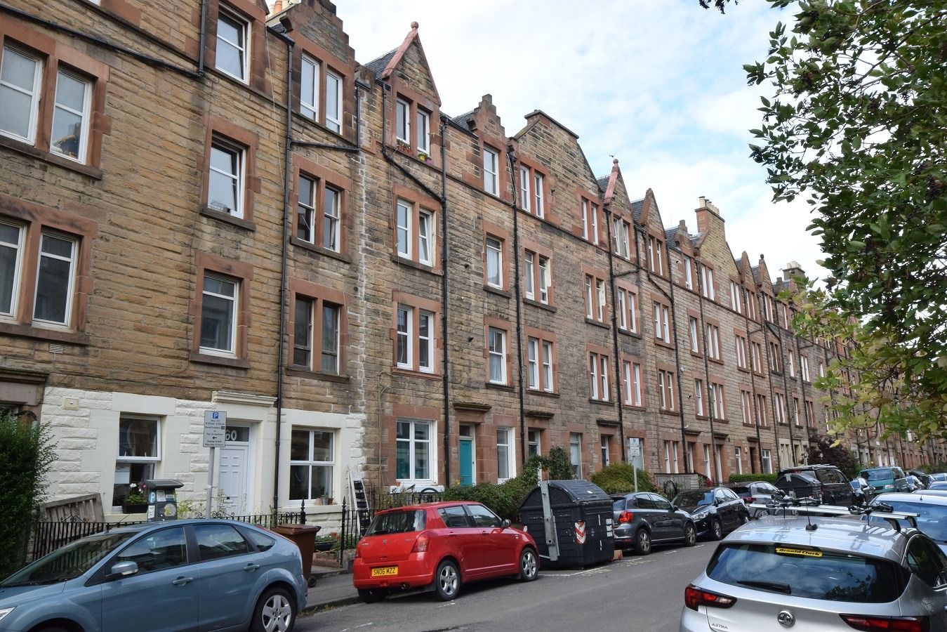 4 bed flat to rent in Temple Park Crescent, Polwarth, Edinburgh EH11