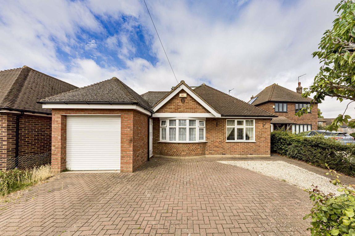 5 bed bungalow for sale in Richmond Drive, Shepperton TW17 Zoopla